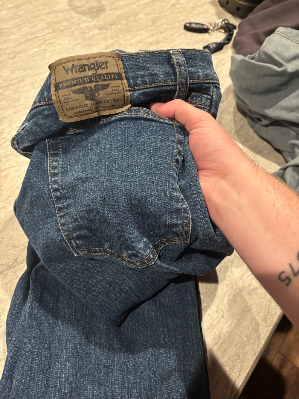 Wrangler Relaxed Fit Jeans in Dark Blue with Contrast Stitching - Picture 2 of 4